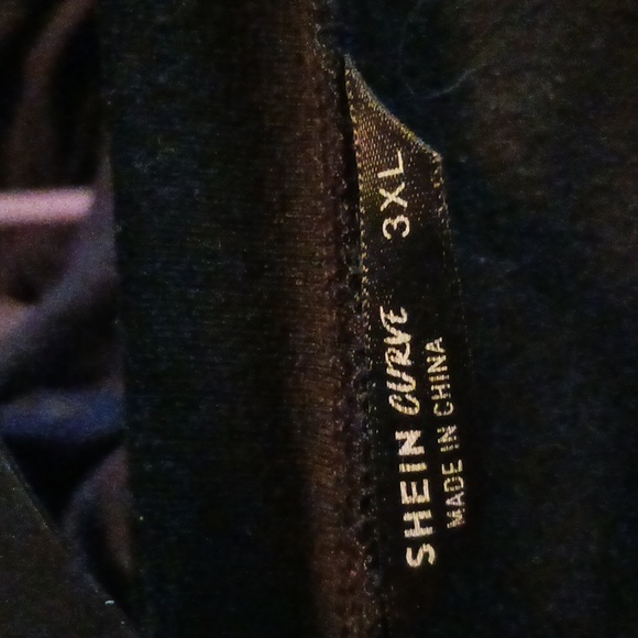 Plus Ruffle Hem Smock Top - Picture 2 of 3